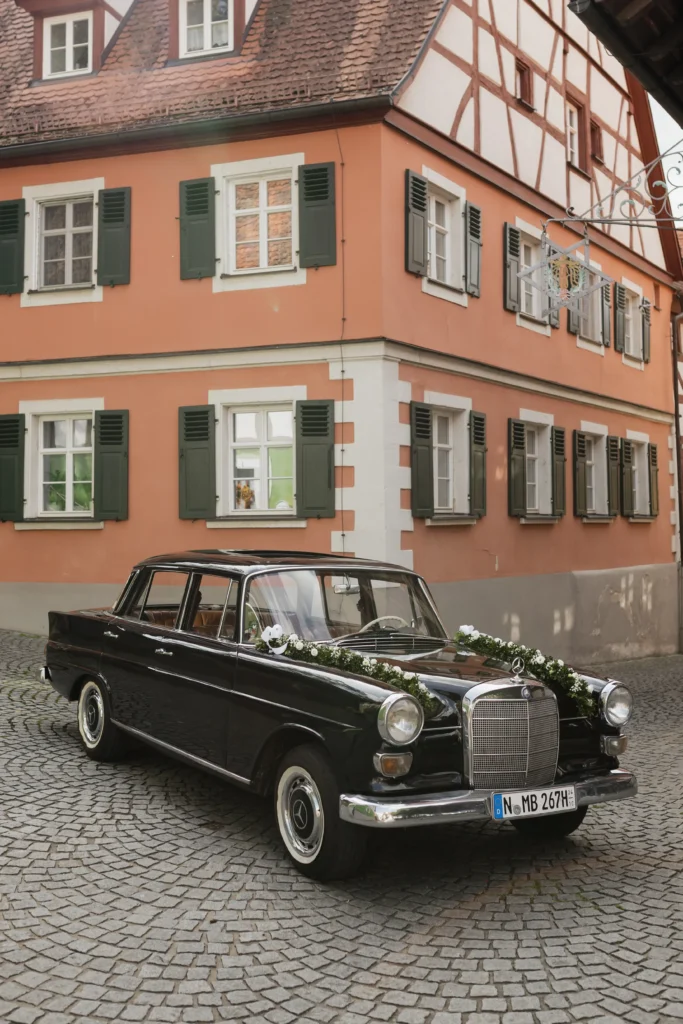 Vintage Hochzeitsauto in der Altstadt von Bad Windsheim